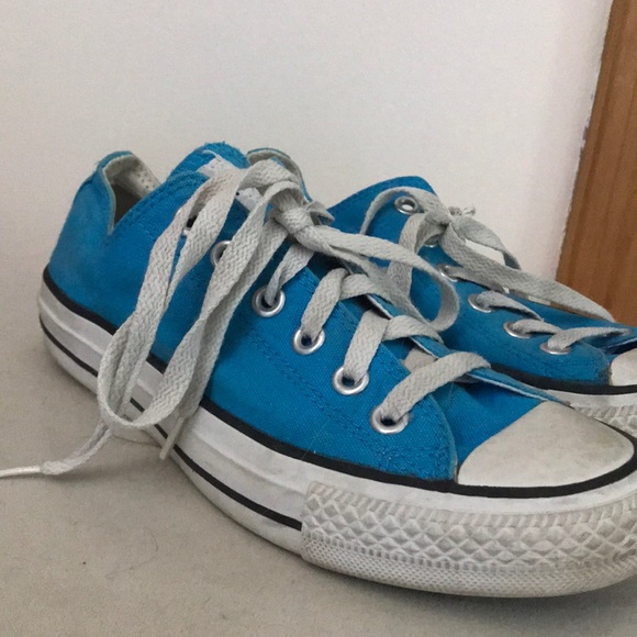Women’s Converse - Picture 2 of 2